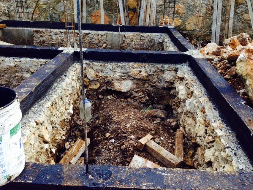 Building my home in the Yucatan Peninsula Leveling beam (Cadena de