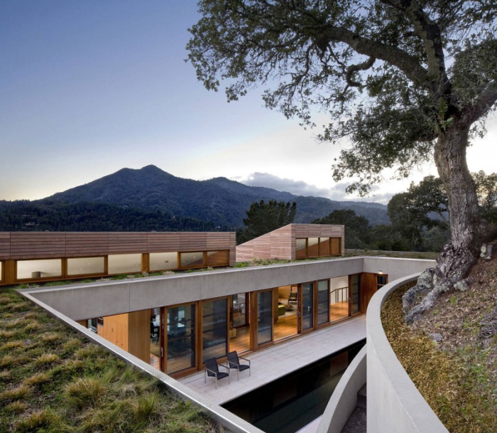Hogares Frescos: Residencia de ladera por Trunbull Griffin Haesloop