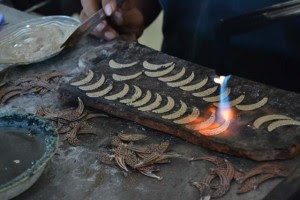 Mengintip Proses Pembuatan Perak Bakar Kotagede