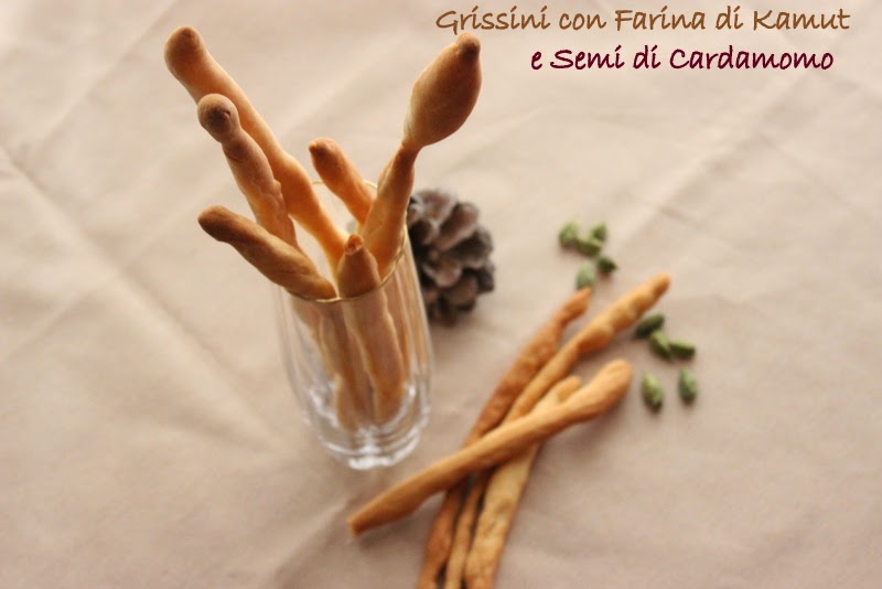 Grissini con farina di kamut e semi di cardamomo