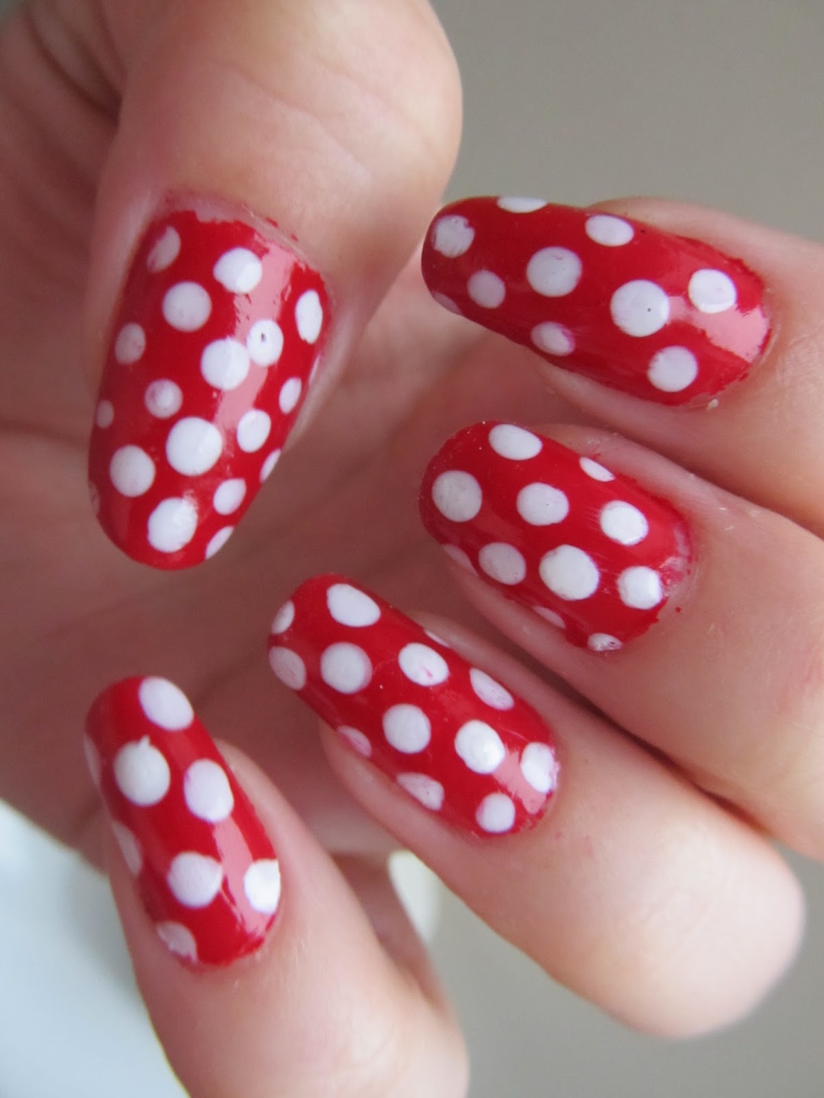 bee mama | beauty, parenting & lifestyle blog: Red & white polka dot nails