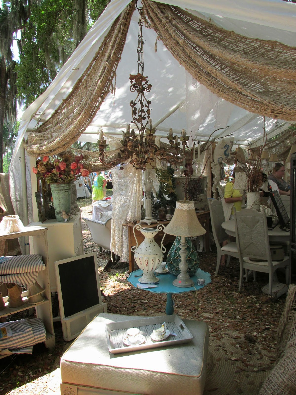 Flea Markets Displays on Pinterest Flea Markets, Booth Displays