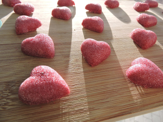 Coeurs en sucre coloré pour la Saint-Valentin