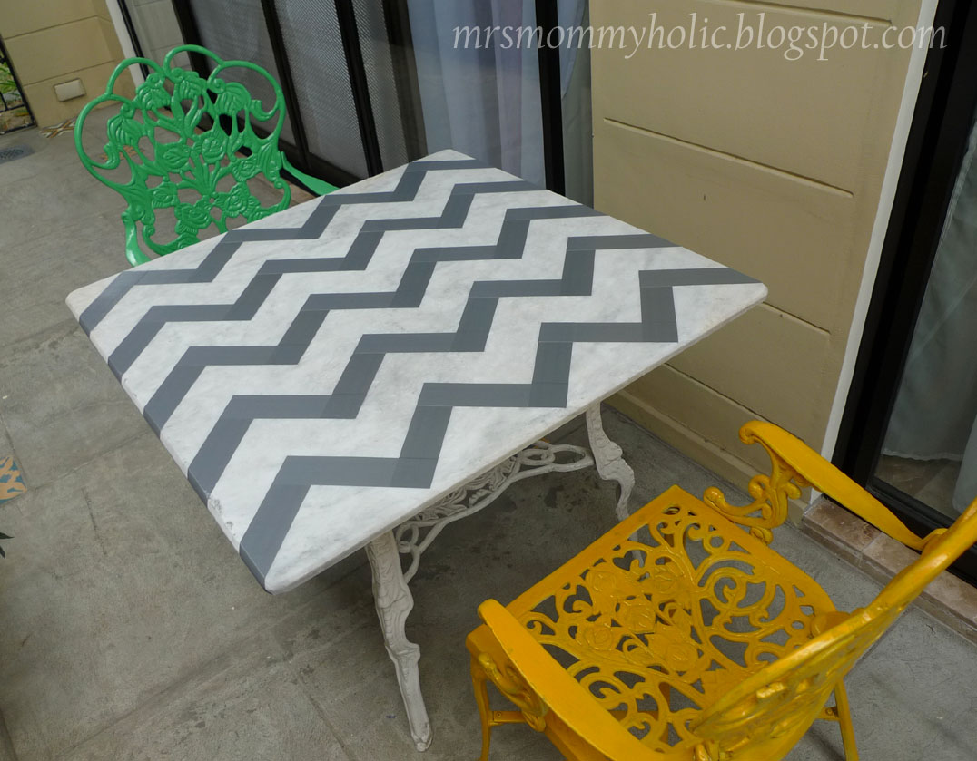 MrsMommyHolic DIY Duct Tape Chevron Table