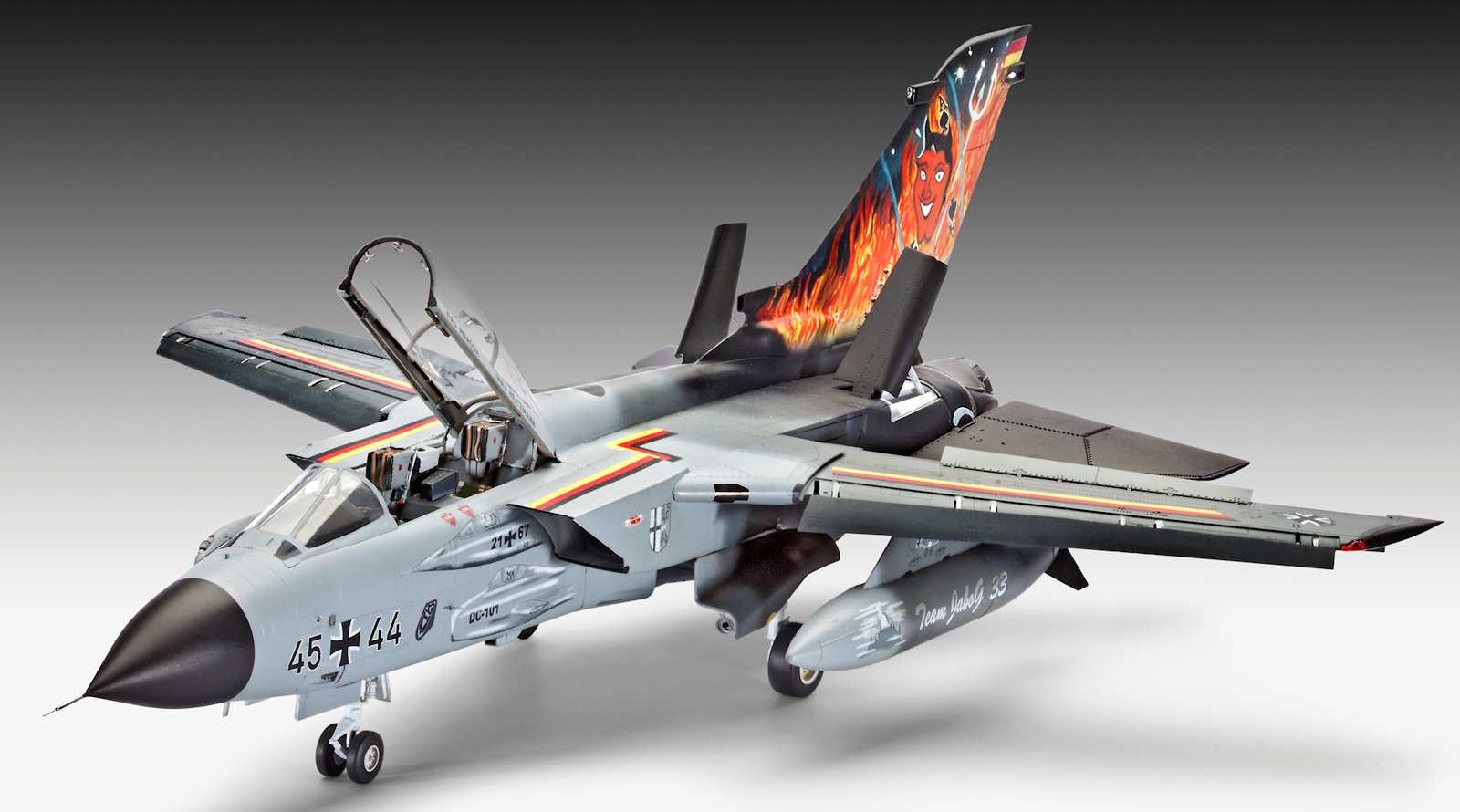 The Modelling News Fancy a bit of swinging? Well Nic does though