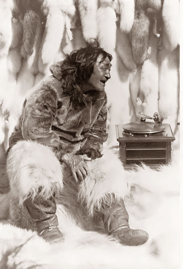 Amazing Vintage Photographs Capture Everyday Life of Eskimo People From