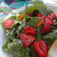Salade d'épinards aux fraises 