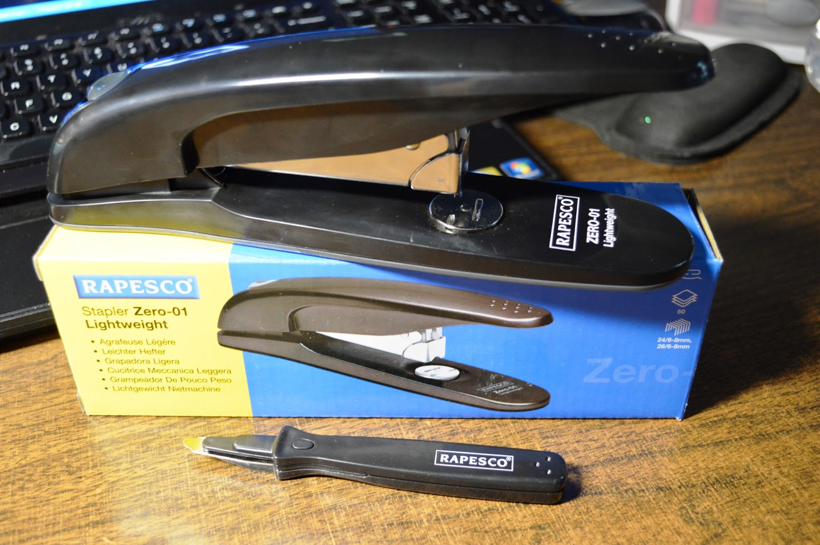 Clever Soiree RAPESCO Zero01 Lightweight Stapler