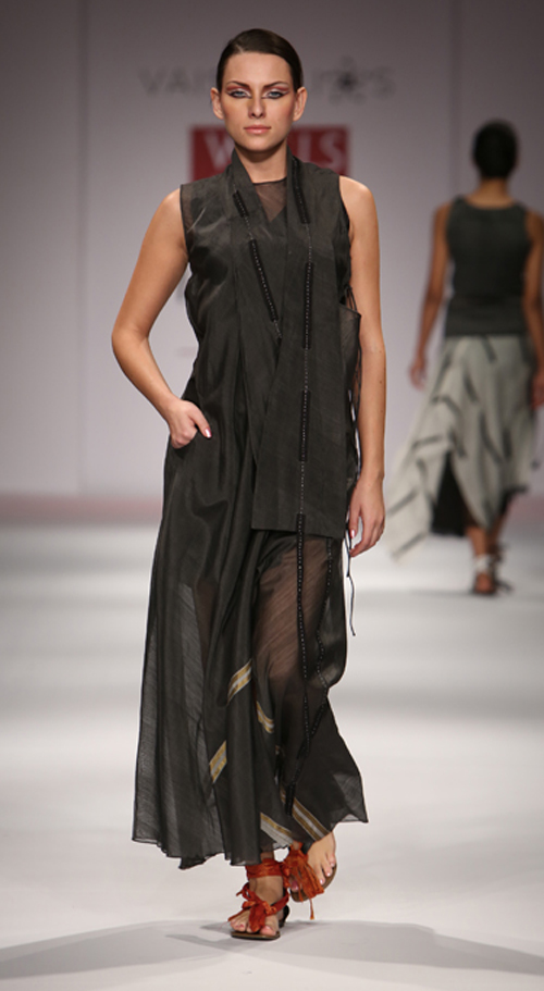 layers of fine constructed silhouettes and unconventional drapes - the  'Athaaha'' collection by Vaishali Shadangule