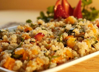 Salada de Quinua com Cenoura e Morango (vegana)