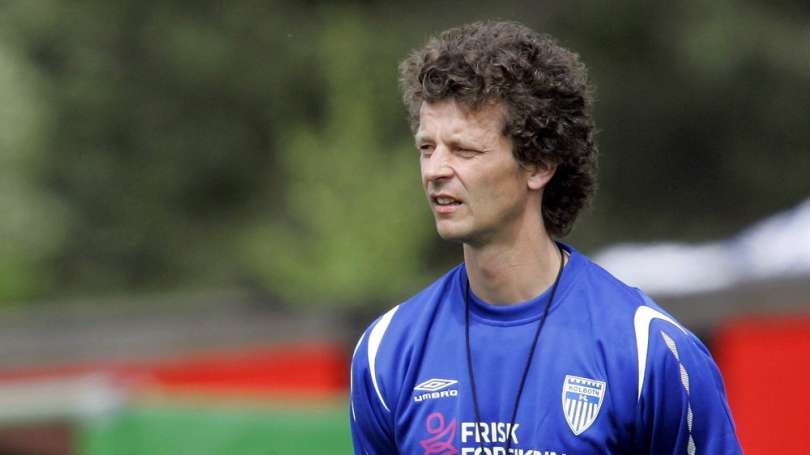 Del cesped al banco Dan Eggen
