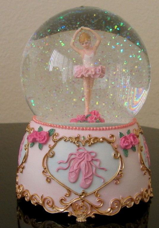 Pin by Alicia Benjamin on Snow globes Pinterest