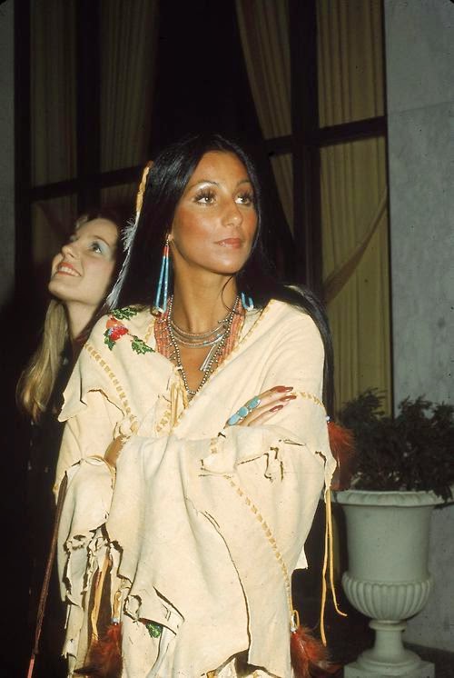 FOTOS GUAPAS Y ROCKERAS - Página 31 Cher_pocahontas_Cher+at+the+premiere+of+Last+Tango+in+Paris,+1973