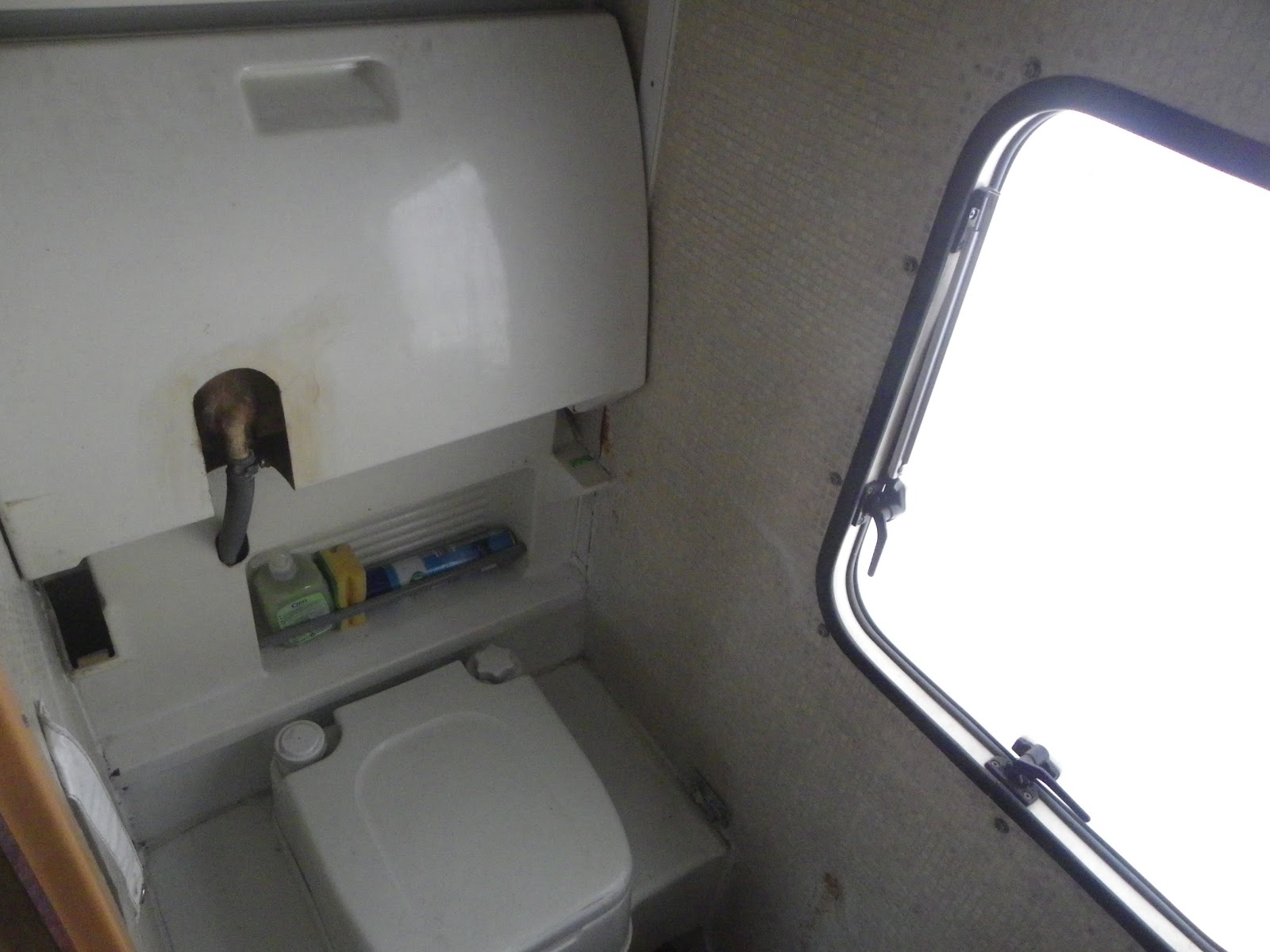 se vende autocaravana en barcelona: INTERIOR AUTOCARAVANA