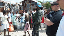 Cite Soleil, Haiti 2011: Water distribution line up