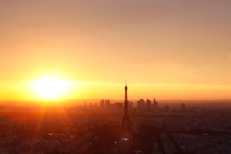Irregular figure of the sun over Paris