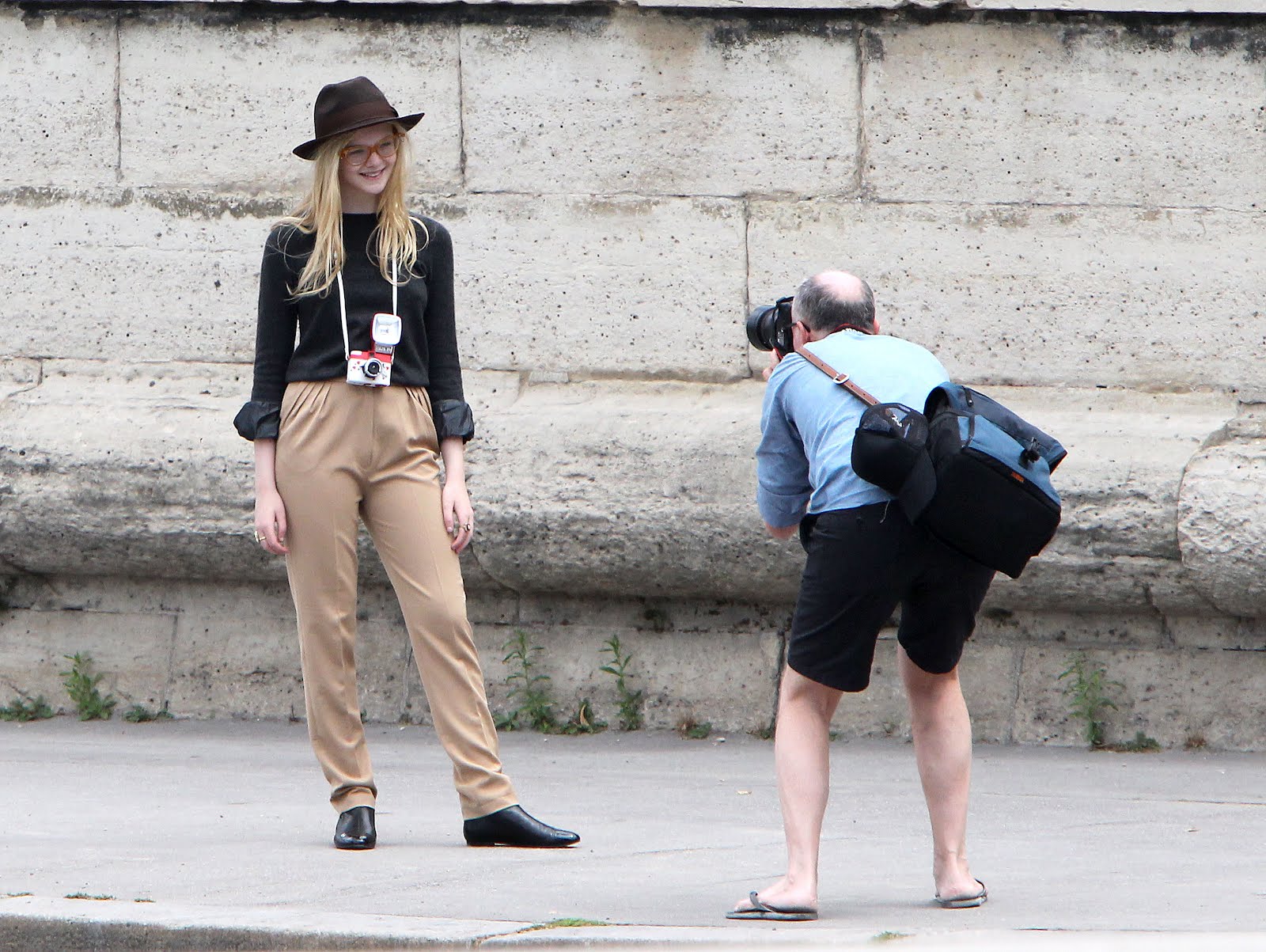 http://1.bp.blogspot.com/-N1qI6kVnRG0/UCqP5dSXp-I/AAAAAAAAJQQ/gZR-9YoCP44/s1600/elle%2Bfanning%2Bout%2Band%2Babout%2Bin%2Bparis%2Bjuly%2B7%2B2011%2B%25288%2529.jpg
