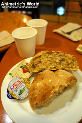 Sun-dried Tomato and Basil Roll at Starbucks