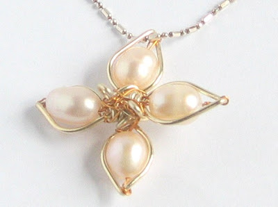 wire flower with pearls necklace