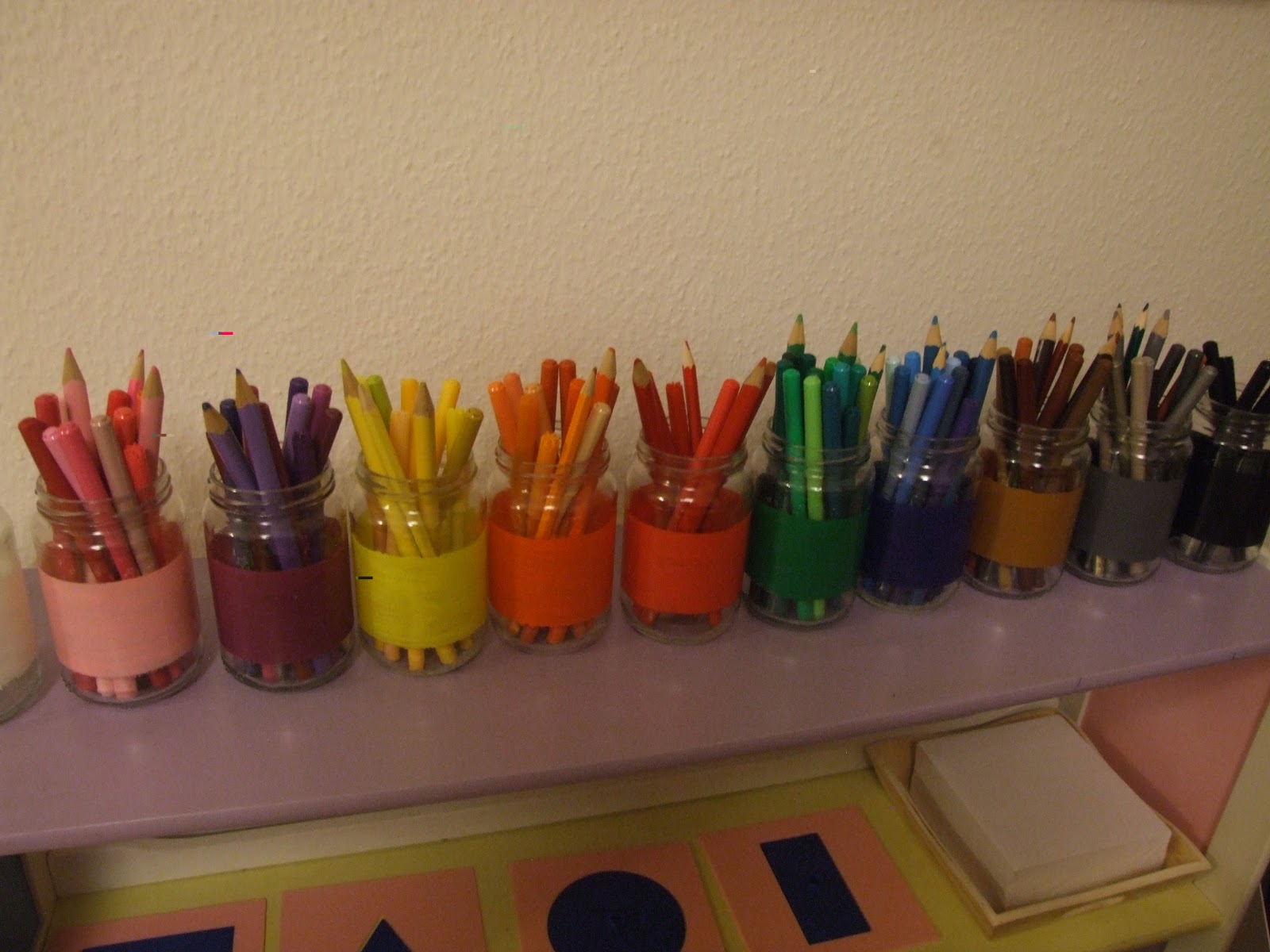 Fabriquer des pots à crayons amusants : les petits monstres ! 