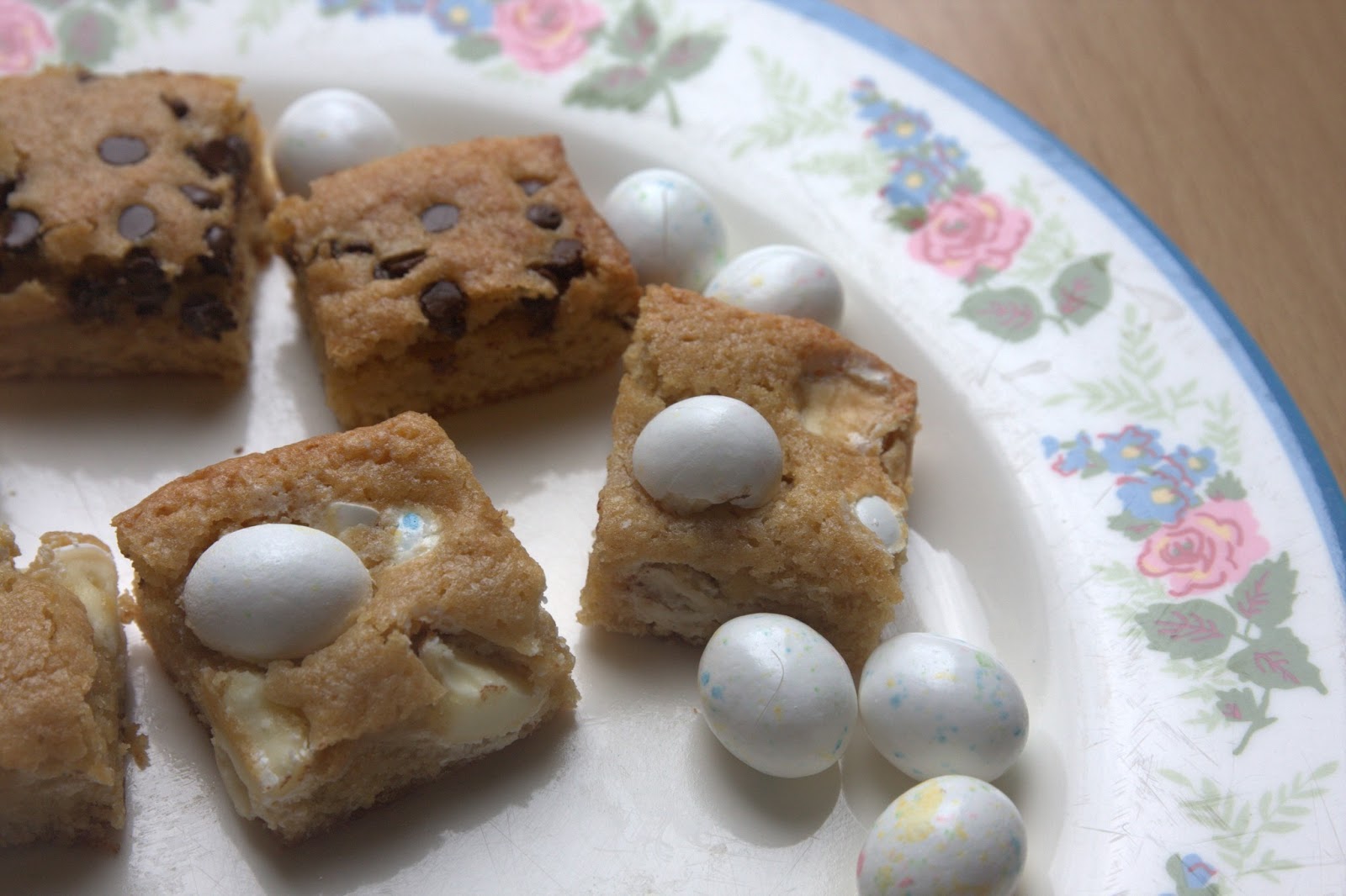 It's Yummy to My Tummy cadbury egg blonde brownies