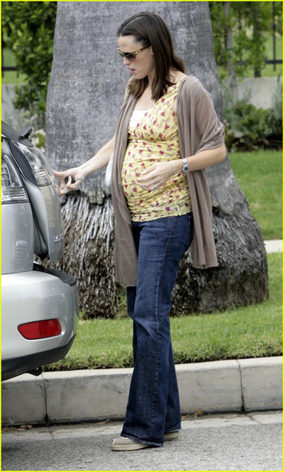 celebrity pregnant style