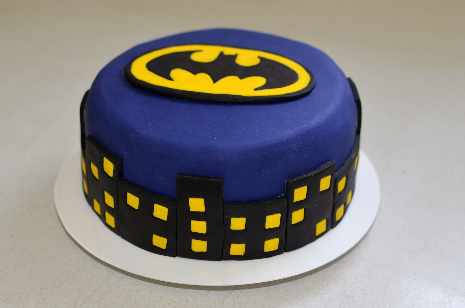 Barbara s Backstube: Batman Torte (Baileyskuchen mit ...