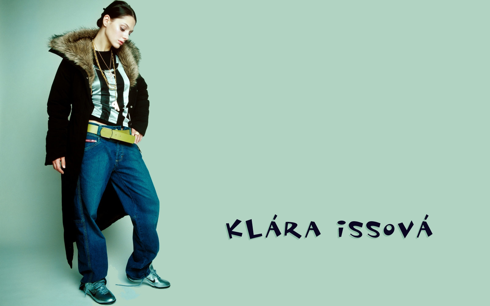 Filmovízia Klára Issová Wallpaper