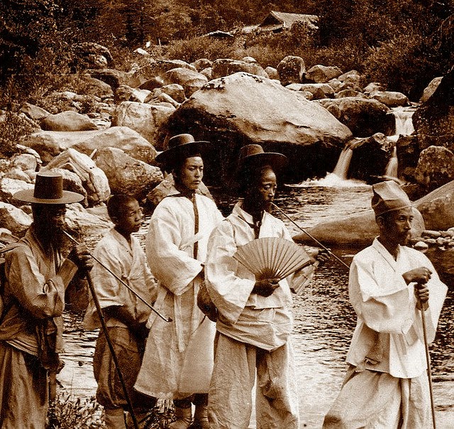 Vintage Pictures of Daily Life in Korea from the 1900s