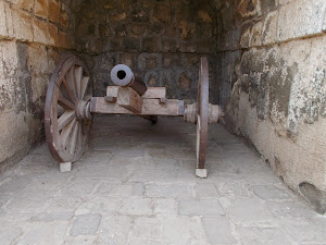 A Cannon  exhibited  at the entrance of the fort.