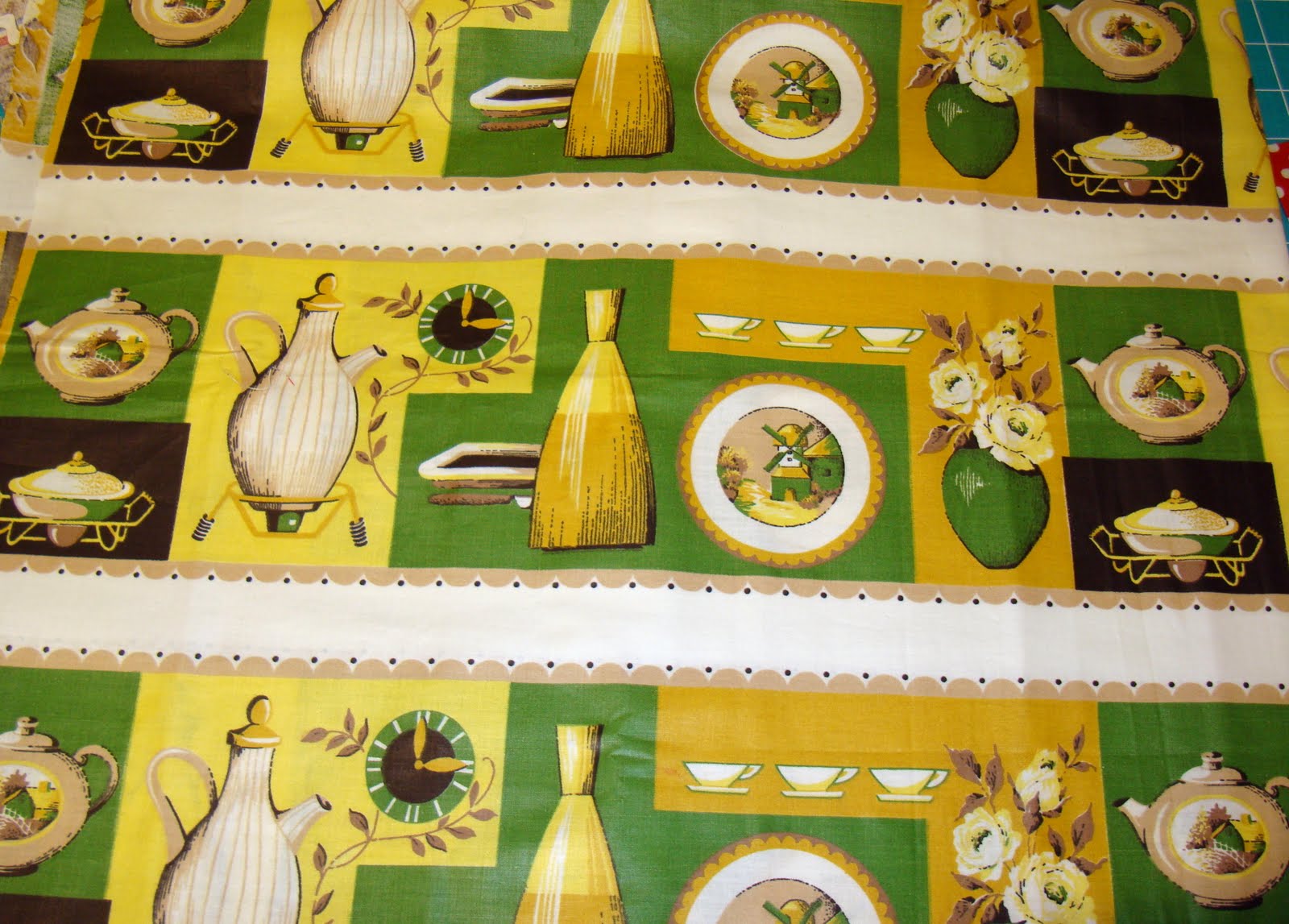 Fabric Friday Vintage Kitchen Freda's Hive