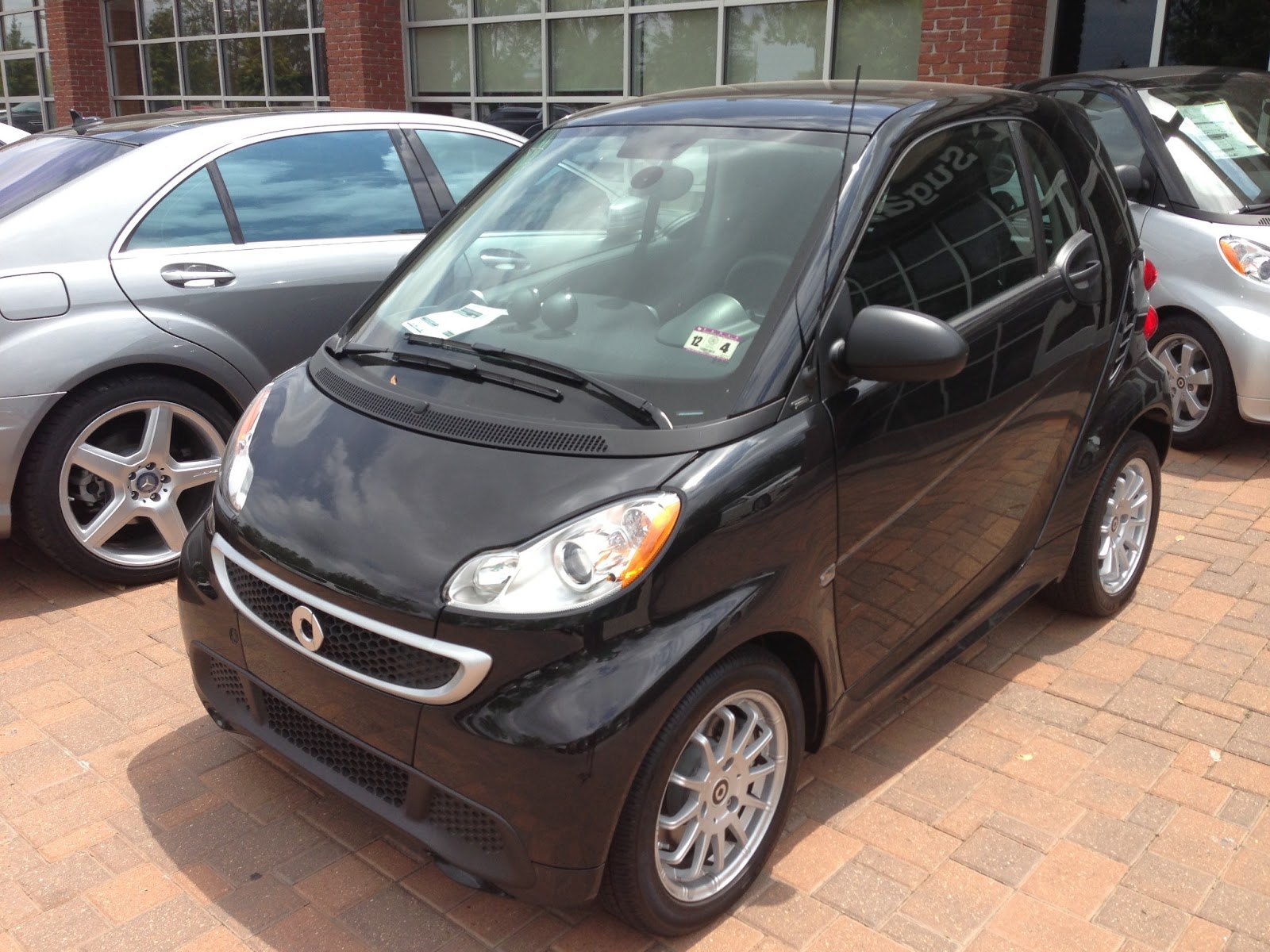 CarJunkie�s Car Review First Drive 2013 Smart ForTwo