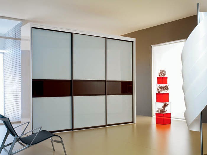 Armarios de puertas correderas.
