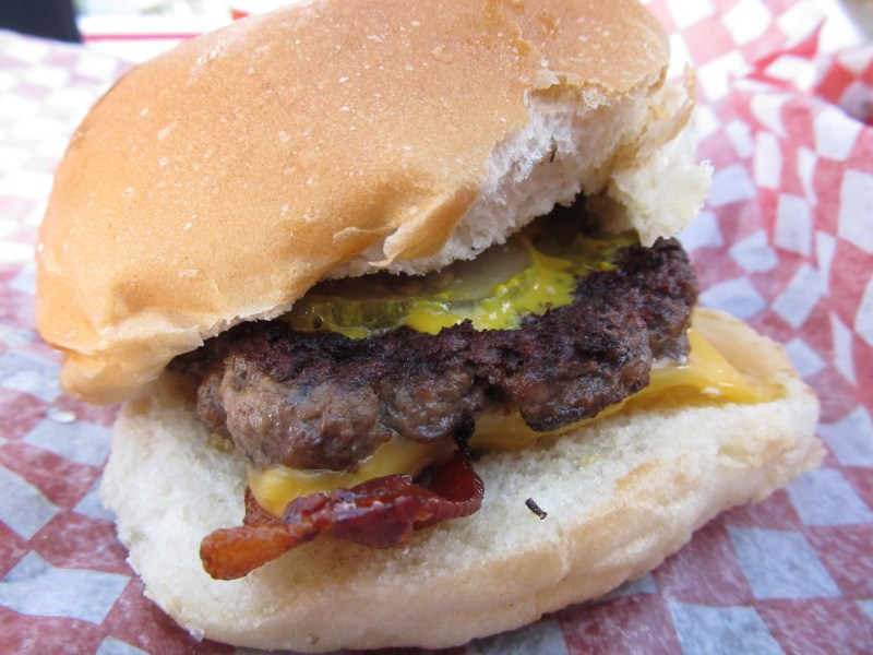 Burger Club Winnipeg Burgerbend (Scoops) 3.9/5