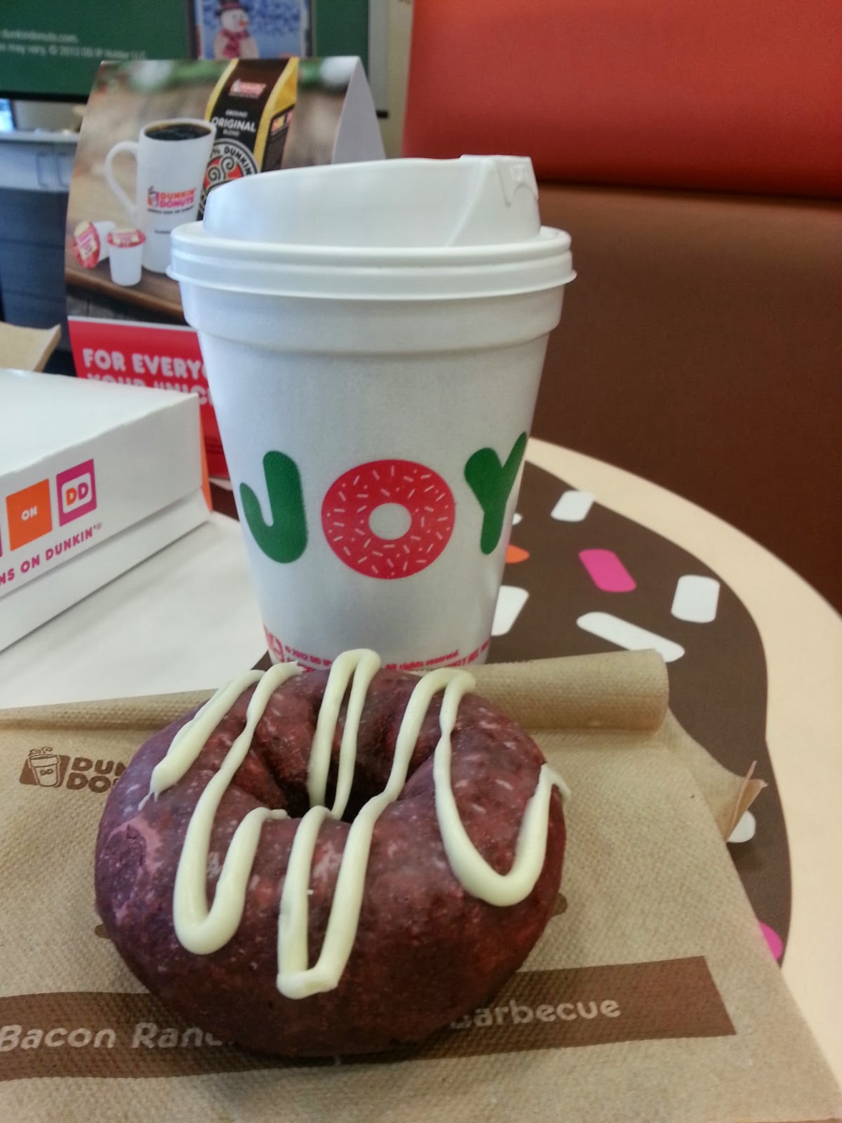 Review Dunkin Donuts' Red Velvet Doughnut and Latté