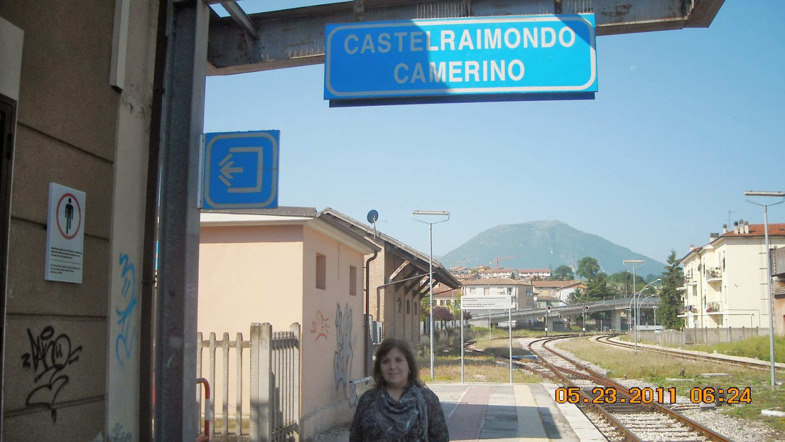 Passione per il Viaggio Castelraimondo com a estação de trem mais