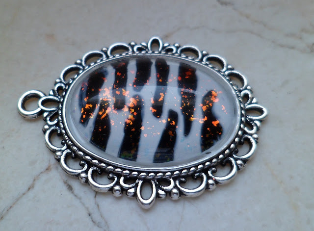 Anhänger aus Cabochon und Fassung Schmuck selbst gestalten