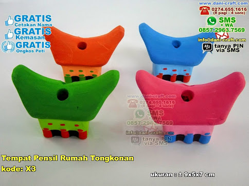 Tempat Pensil Rumah Tongkonan Gerabah