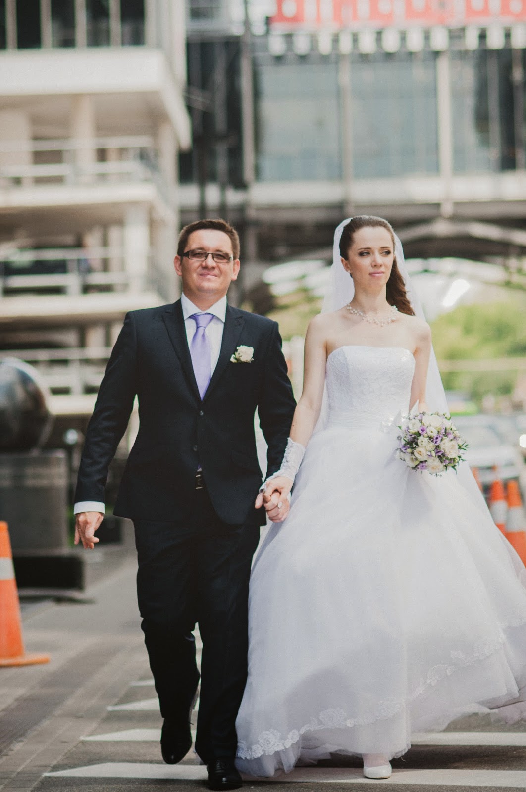 Вика и Денис. Свадебная фотосессия_7 свадебный фотограф, свадебная фотография, архитектурная съемка, фотосъемка в Киеве, урбанистическая свадьба, фотография на фоне зданий в Киеве, красивые свадебные фотографии