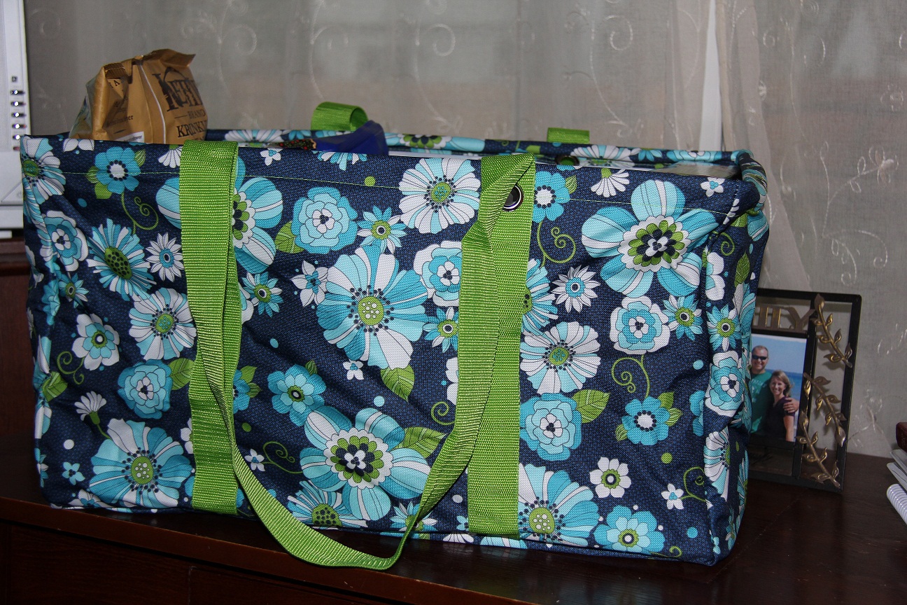 Thirty-One Gifts Organizing Utility Tote and Thermal Tote Review