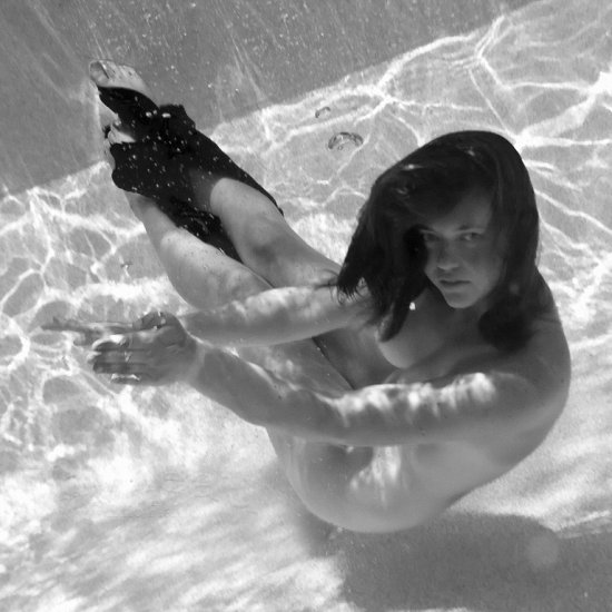 fotografia erik flak modelo elise turner nudez piscina debaixo água