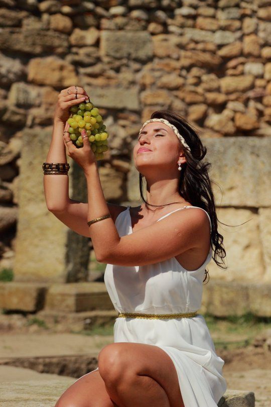 Молодая гречанка на пляже Молодая гречанка на пляже