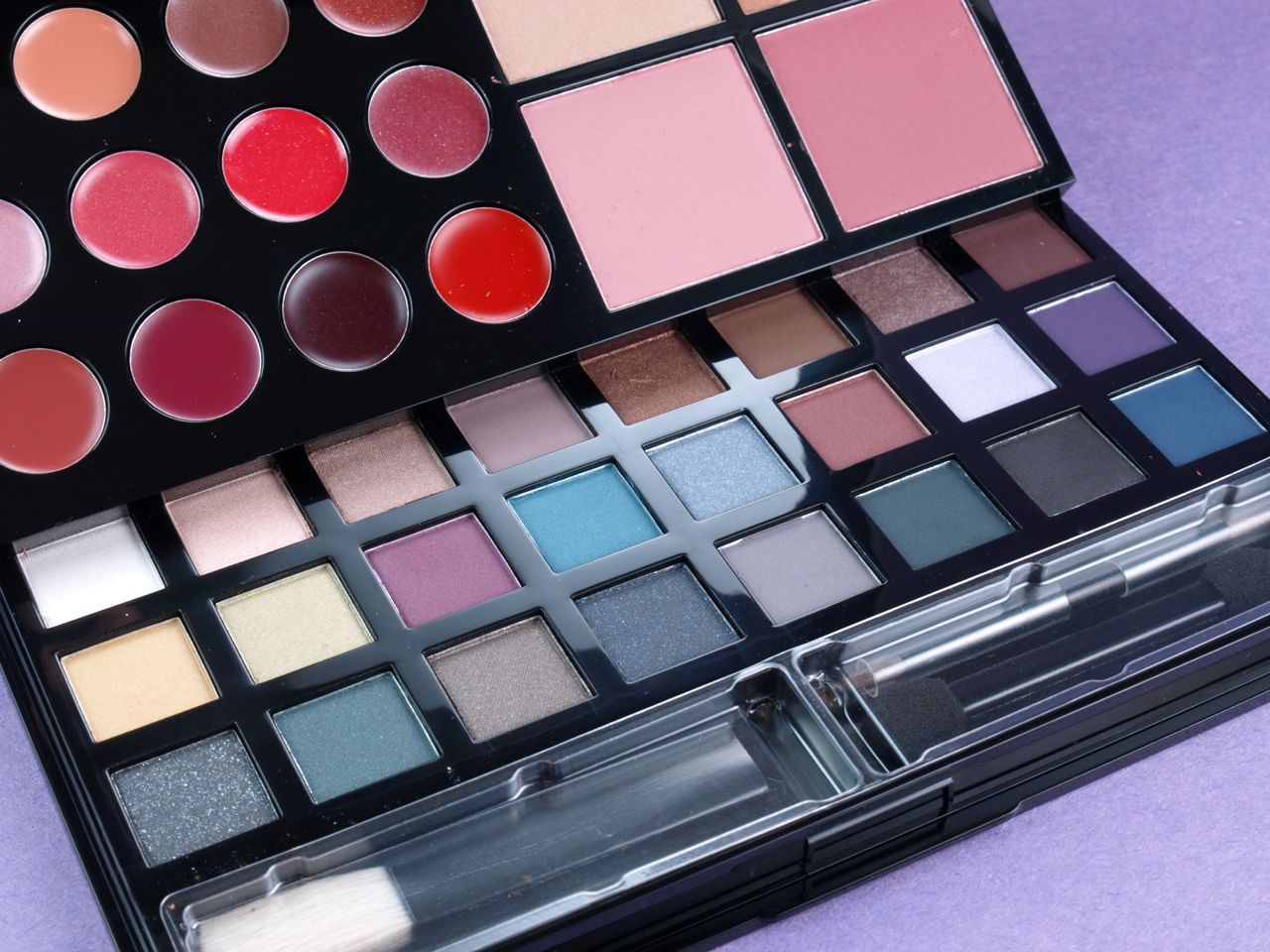 Avon Holiday 2014 Makeup Studio Palette: Review and Swatches