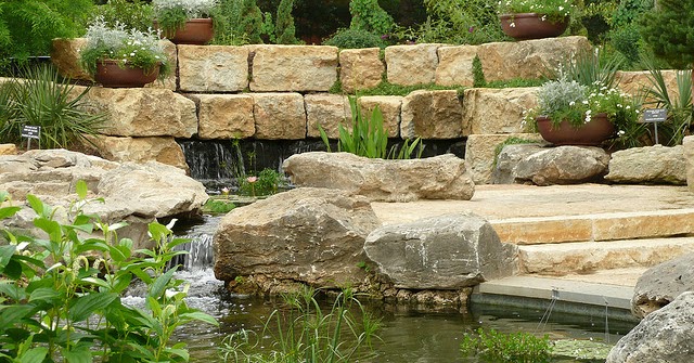 Garten Und Landschaftsbau Traumhafte Wassergarten Gartenteiche Bachlaufe Brunnen Und Wasserspiele