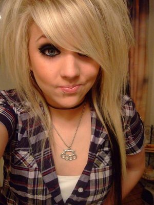 Queen Of Heart Girls Photos Emo Layered Hairstyles Emo Hairstyles