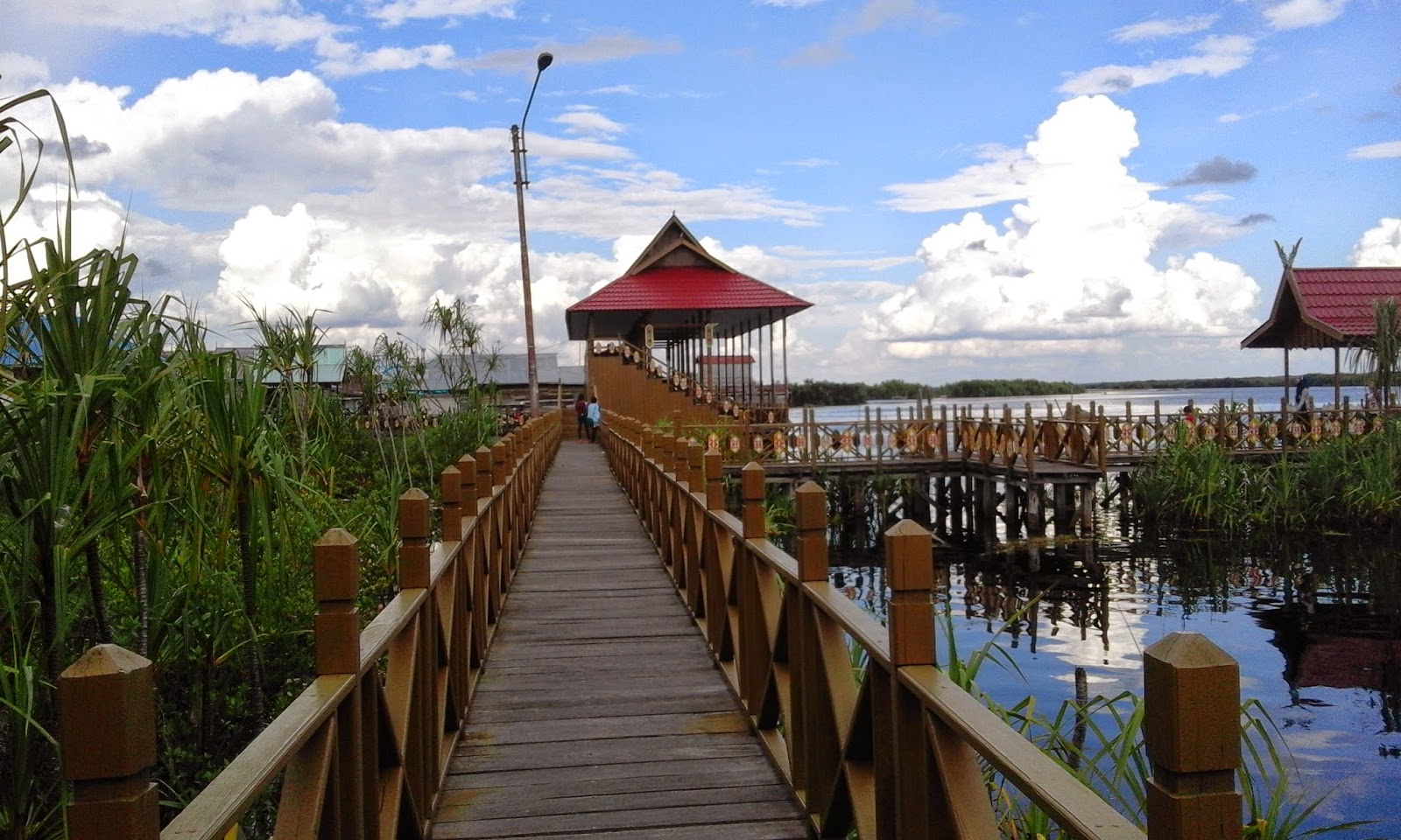 Objek Wisata Dermaga Kereng Bangkirai Kota Palangka Raya