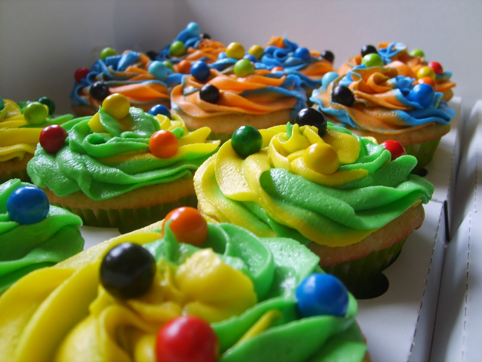 Crumbles Cupcakes Paintball!