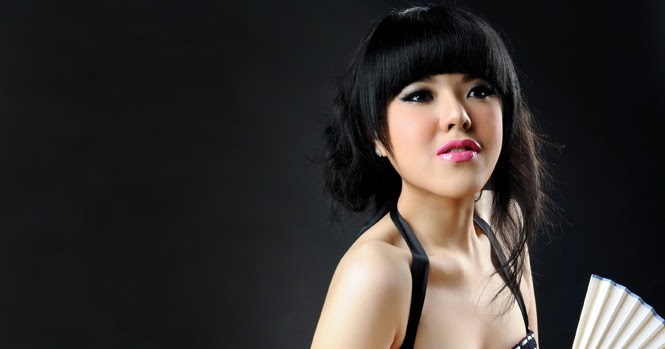 CEWEK BERMODEL: Foto Hot Artis Tina Toon on Popular Magazine