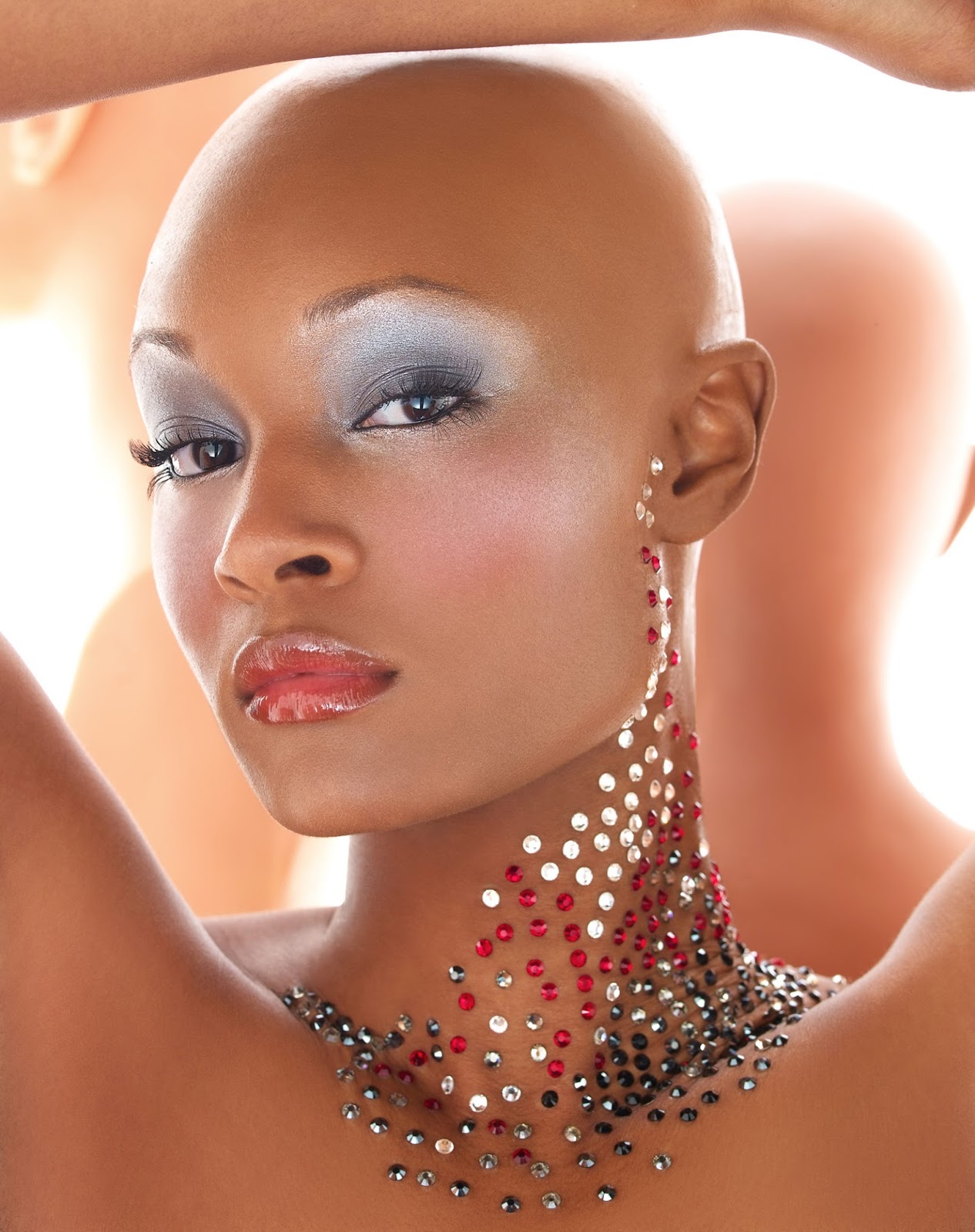 Стриптиз сексуальной негриятнки для лысого Стриптиз сексуальной негриятнки для лысого