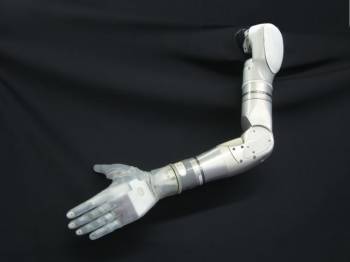 Il braccio robotico sviluppato dalla DARPA
